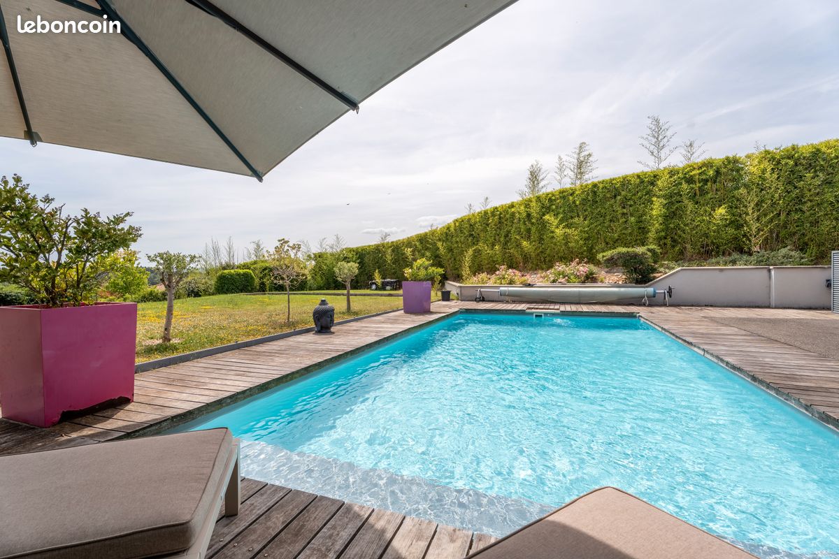 Maison 7 pièces 265 m² · à Saint-Just-Saint-Rambert · 265 m² · 749 000 €