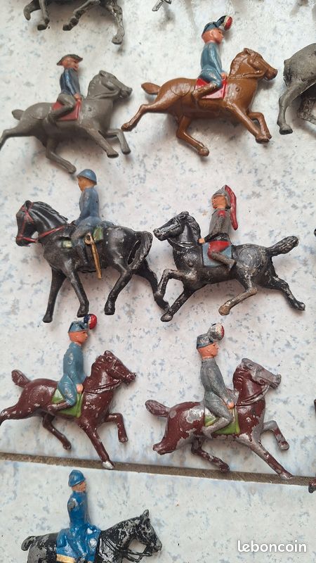 Lot De 4 Soldats De Plomb Anciens – Dromadaires – Pièces De Collection Vintage
