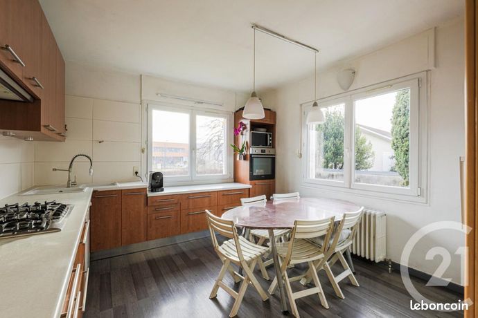 Maison 9 pièces 220 m² — 8