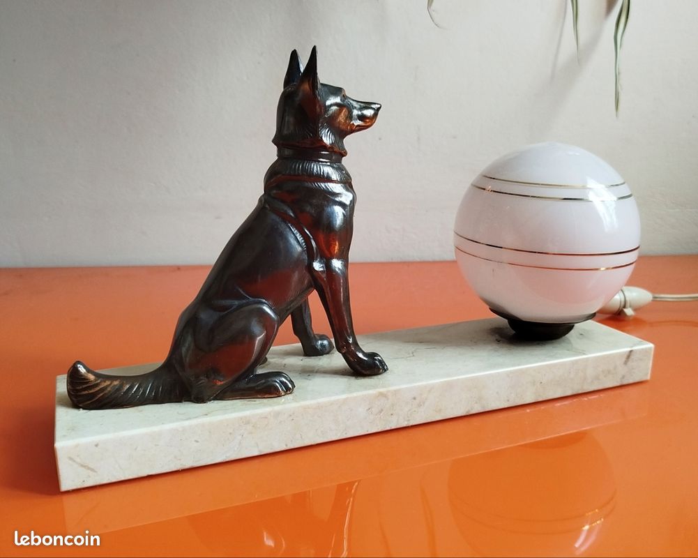 Lampe veilleuse de chevet ancienne période Art déco années 40 / 50 chien en régule support en marbre (image 2)