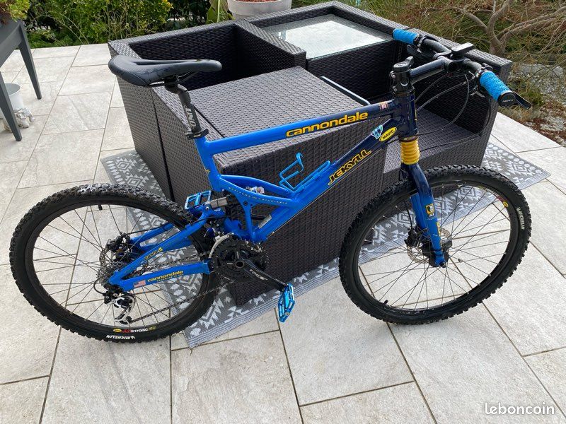 Cannondale Super V700 (L/XL) - Vélos