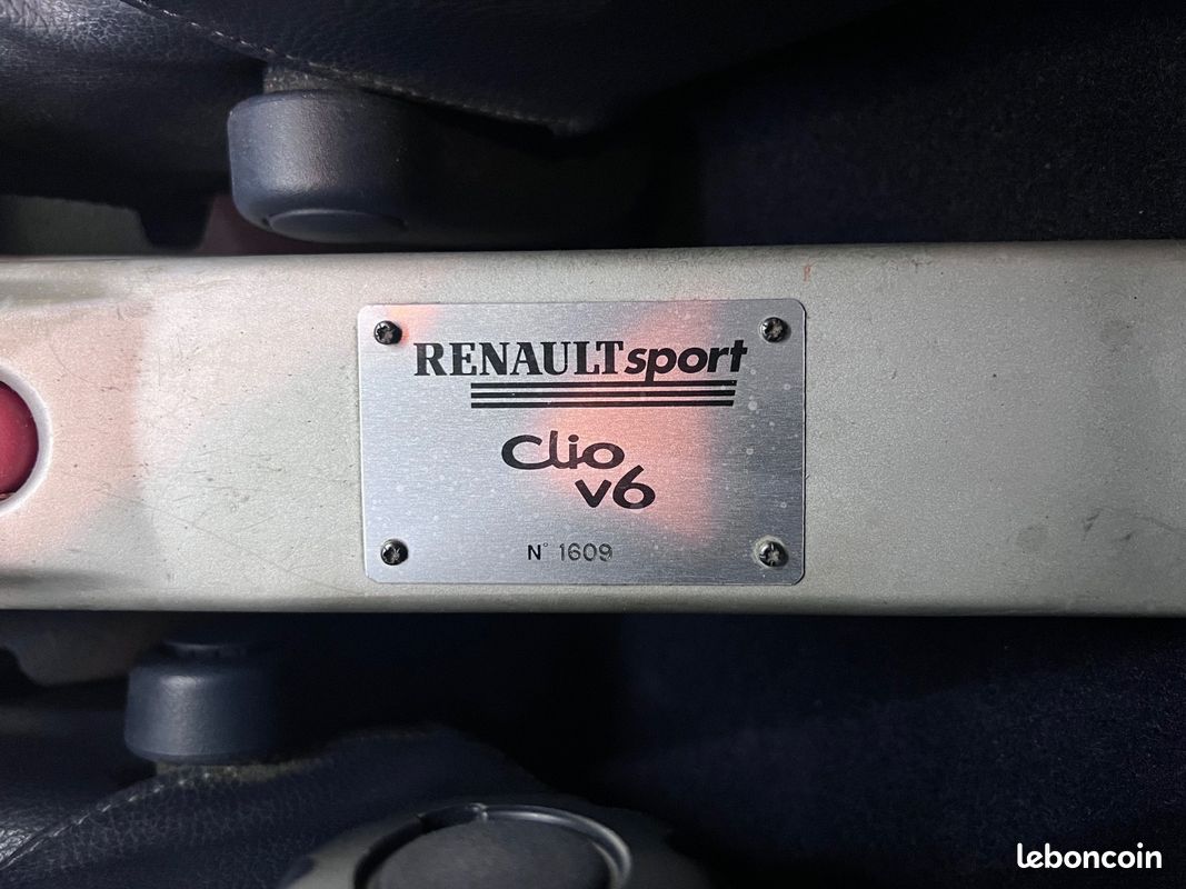 Renault Clio 3.0 V6 230ch/N°1609/Distribution Neuve/Clim (image 20)