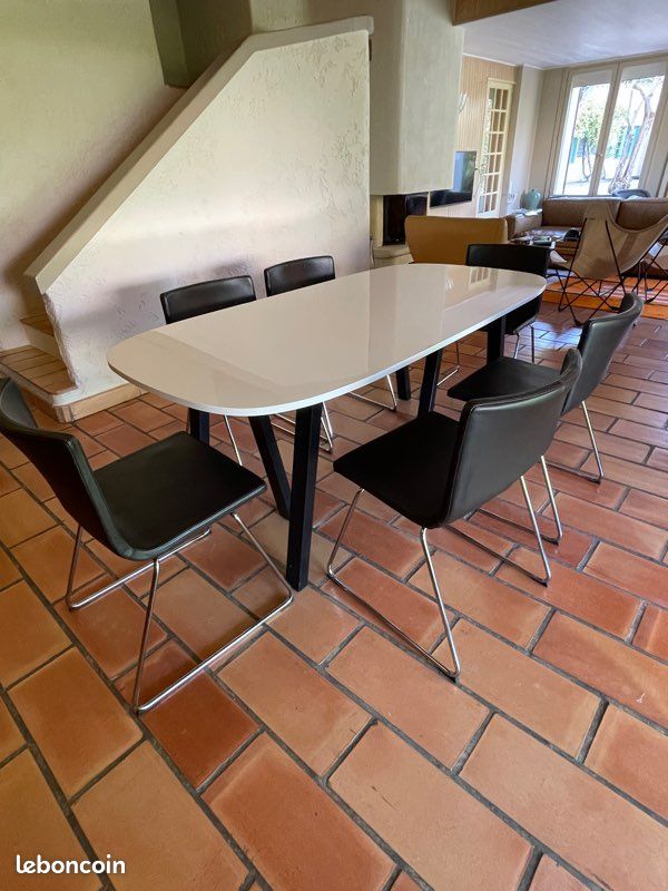 Table laquée pied wengué (image 1)