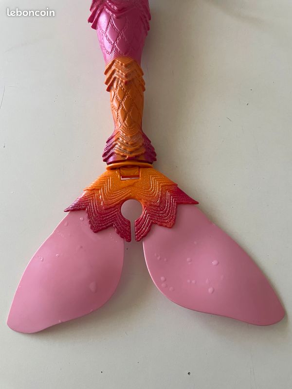 Barbie, sirène qui nage toute seule (image 5)