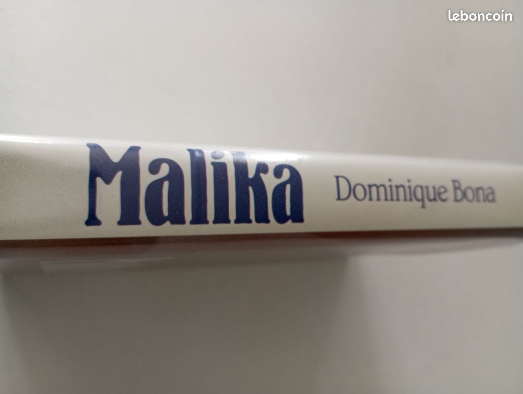 Dominique Bona - Malika (Livre état Comme Neuf)