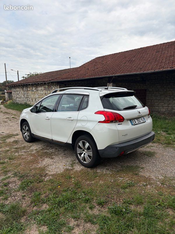 Peugeot 2008 1.2 PureTech 110ch Allure (image 2)