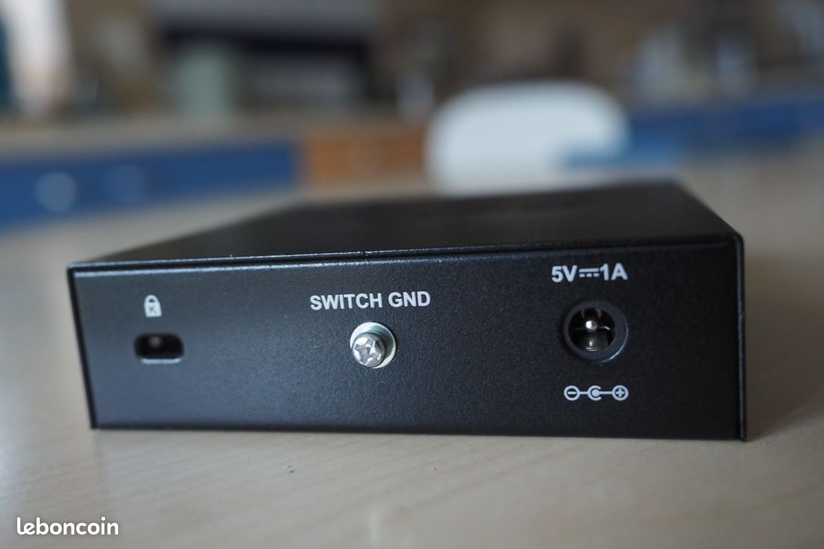 Switch D-LINK DGS-105 (image 2)