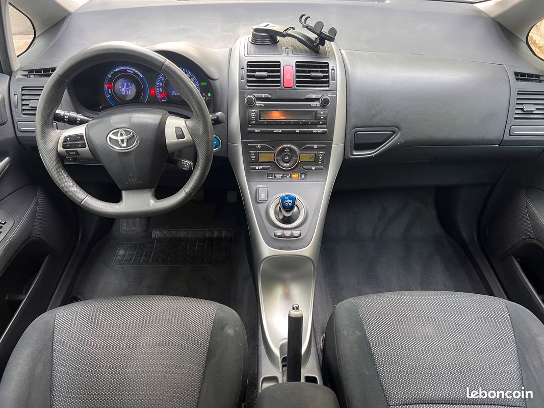 Toyota auris (2) 136h vvt-i hsd dynamic 15" 5p (image 4)