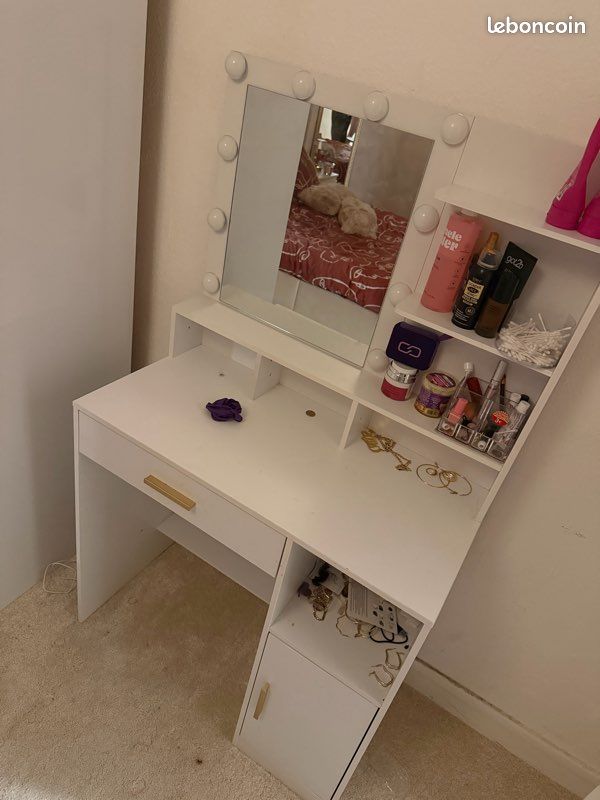 Coiffeuse de chambre (image 1)