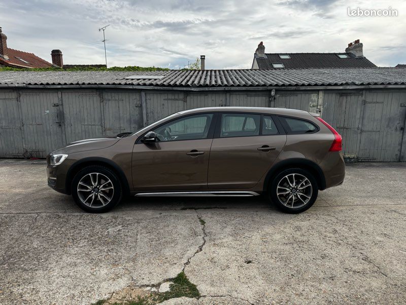 Volvo V60 cross country D4 190ch (image 2)