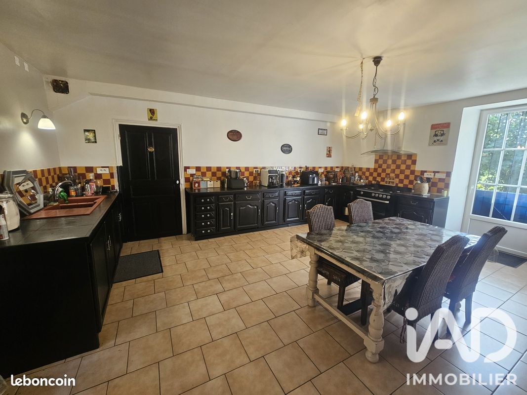 Maison 5 pièces 163 m² · à Sainte-Soline · 163 m² · 169 500 €