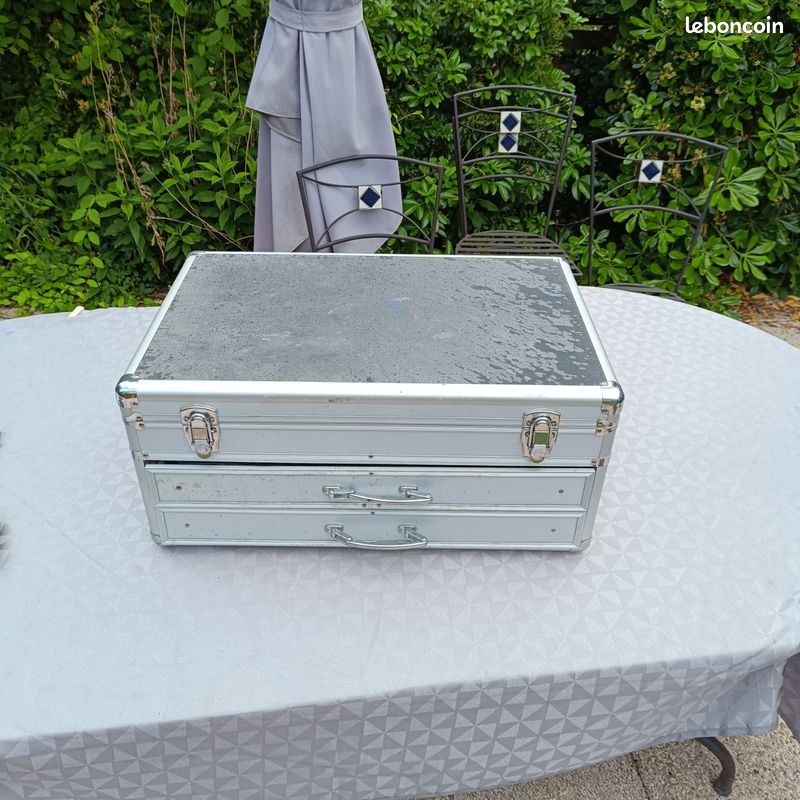 Énorme valise d'outils (image 3)