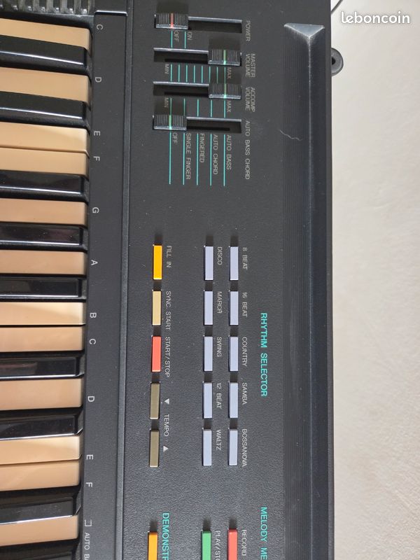 Synthétiseur Yamaha PSR-6 (image 4)