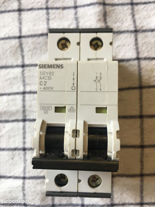 Disjoncteur siemens 5SY6202-7 MCB c2 400v , 2 pôles , double (image 1)