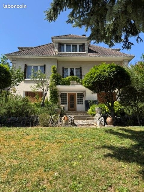 Maison 11 pièces 207 m² · à Saint-Florentin · 207 m² · 195 000 €