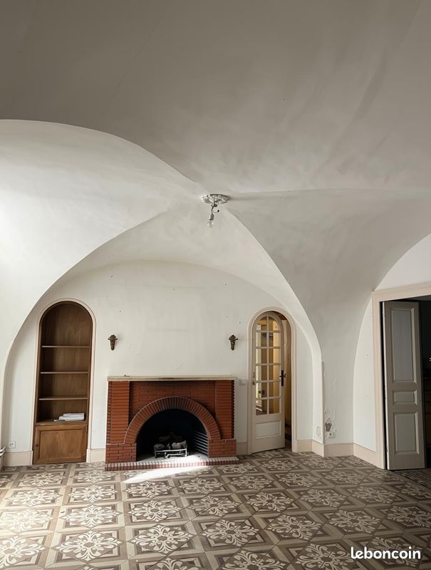 Maison 8 pièces 252 m² · à Bourg-Saint-Andéol · 252 m² · 270 000 €