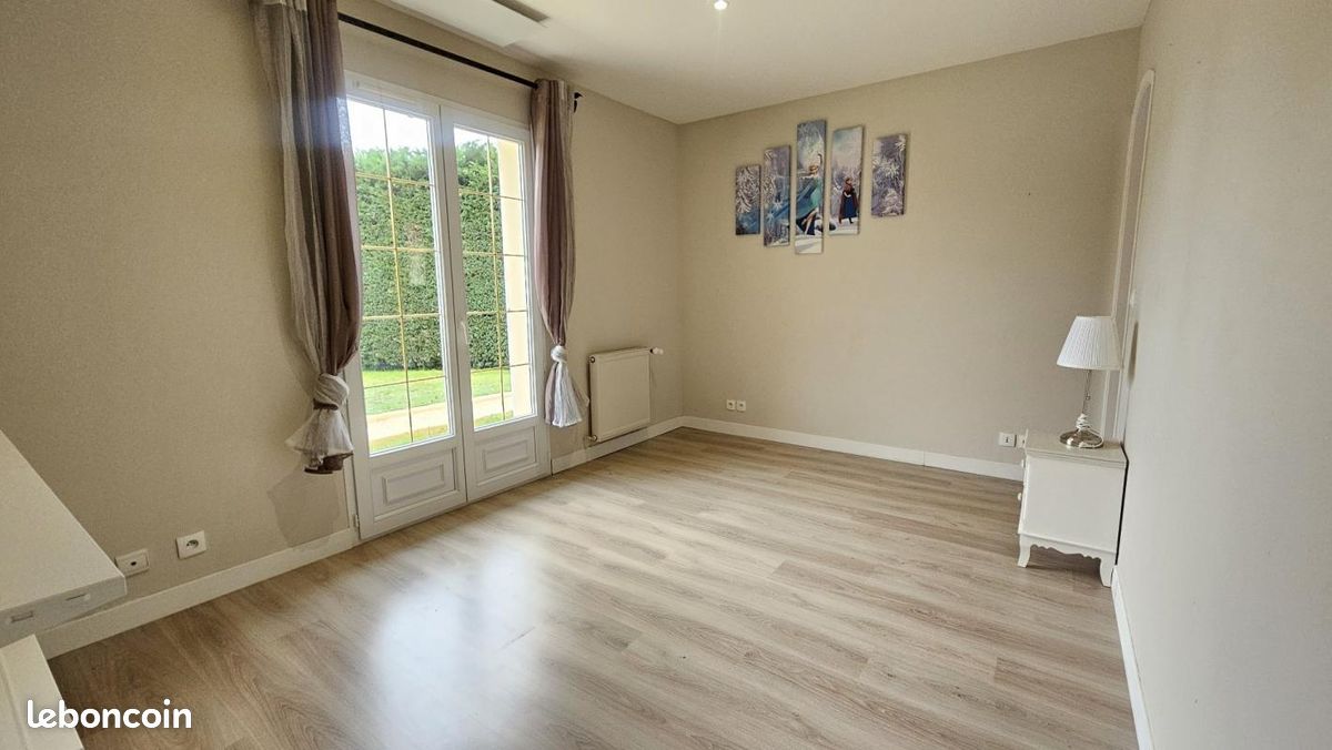 Villa 10 pièces 240 m² - La Lande-de-Fronsac 33240 (image principale 13)
