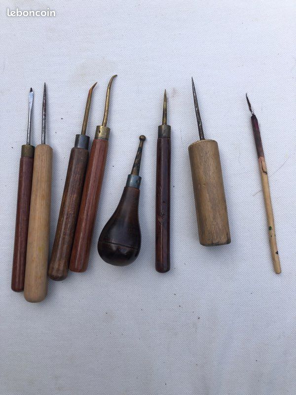 Outils pour le travail du cuir en reliure (image 1)