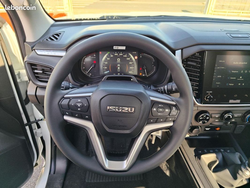 Isuzu D-MAX 2.2 DDI 164CH EVOLUTION SPACE M/T (image 8)