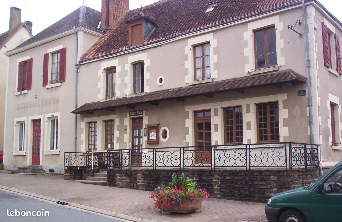 Local commercial 15 pièces 500 m² · à Saint-Denis-de-Jouhet · 500 m² · 98 000 €