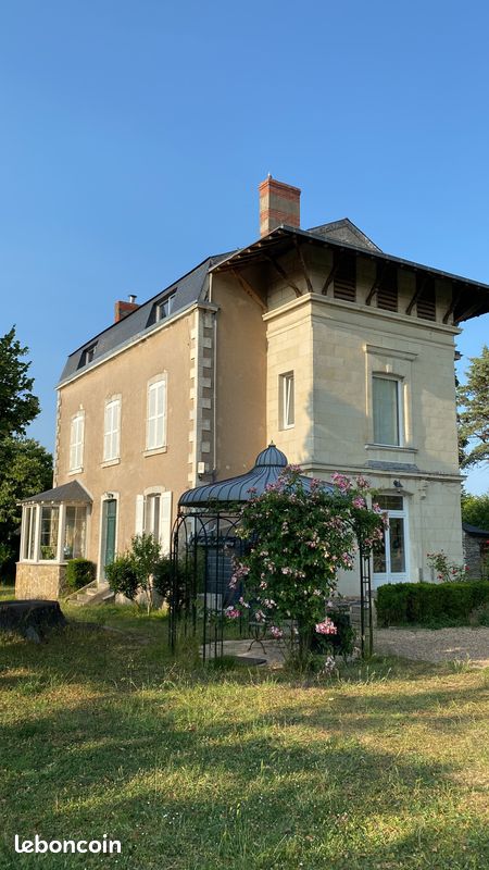 Maison 10 pièces 267 m² · à Saint-Georges-sur-Loire · 267 m² · 698 000 €