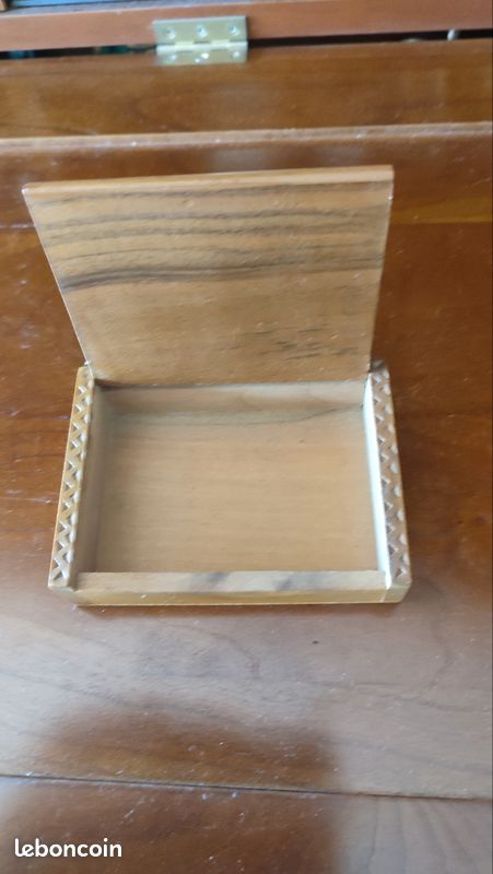2 Petites boîtes en bois sculpté à la main (11 x 8 x 3 cm) (image 2)
