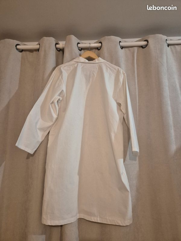 Blouse blanche intemporelle (image 2)