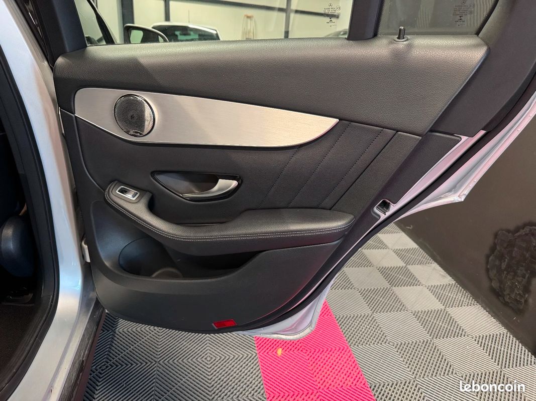 MERCEDES GLC 220 d 9G-Tronic 4Matic Sportline / SUIVI ENTRETIEN / PACK AMG / ATTELAGE / GARANTIE 12 MOIS (image 42)