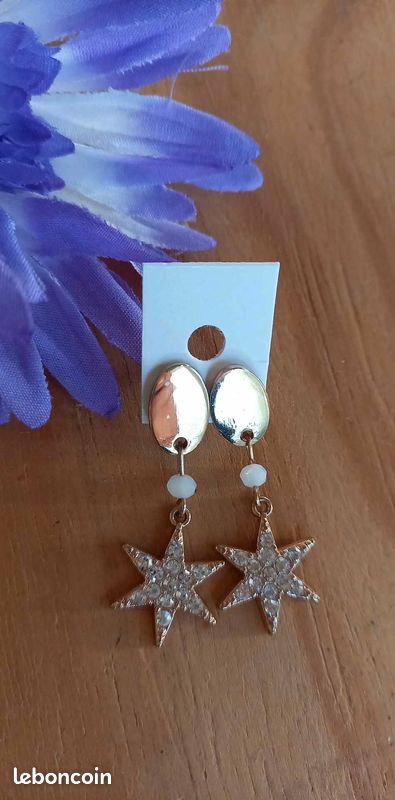 Boucles d'oreilles étoile dorée avec strass (fêtes) - Neuves (image 4)