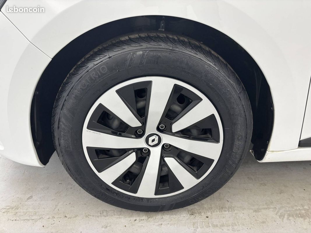 RENAULT Clio TCe 90 Equilibre (image 19)
