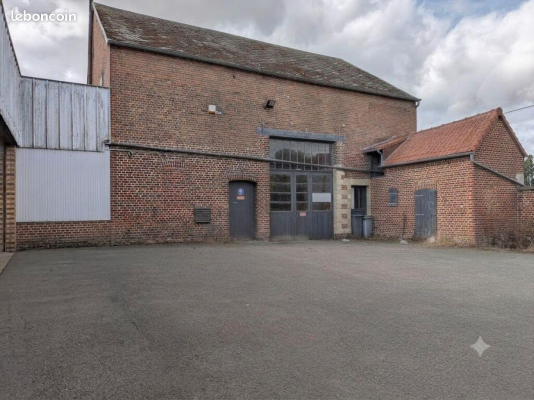 Maison 10 pièces 800 m² · à Vendegies-sur-Écaillon · 800 m² · 198 000 €