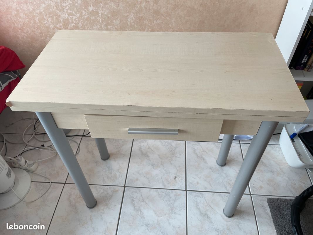 Bureau (image 1)