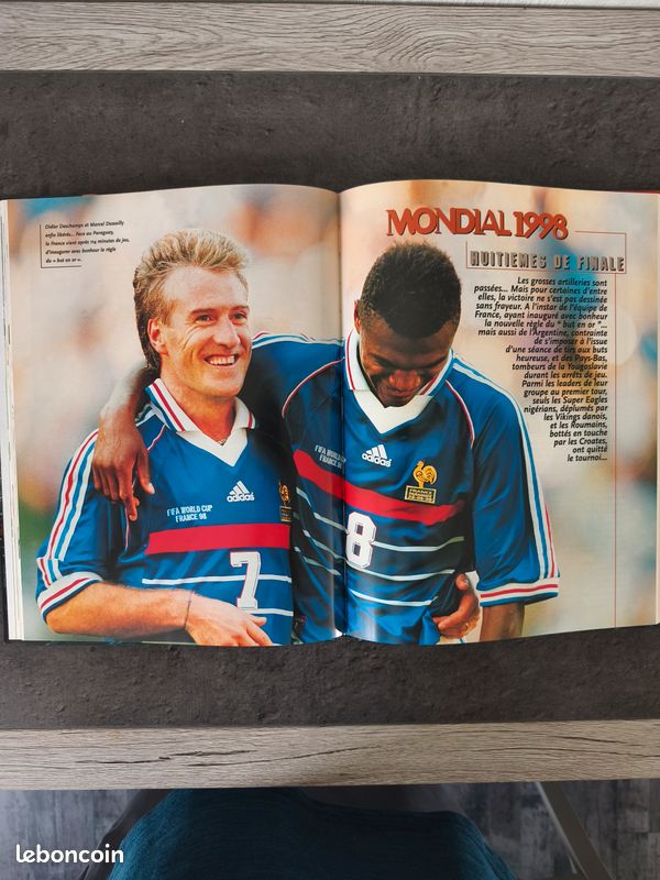 Livres COUPES DU MONDE DE FOOTBALL 1990, 1994, 1998 chaque livre à 8 euros (image 15)
