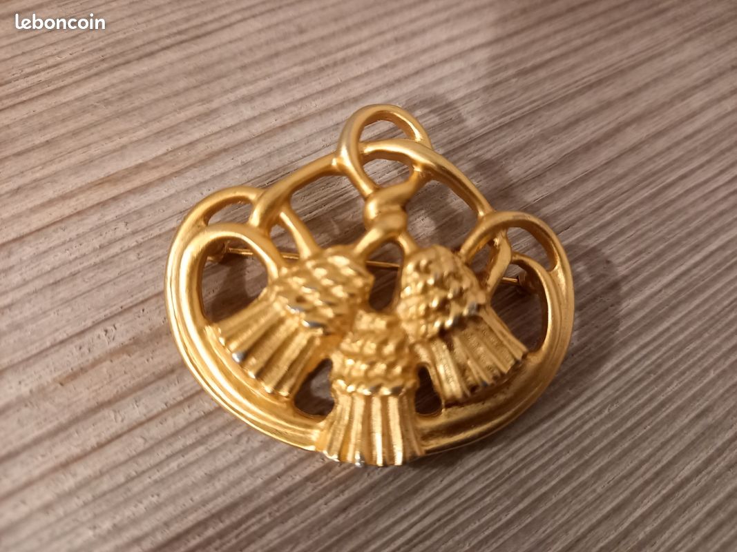 Broche dorée (image 3)