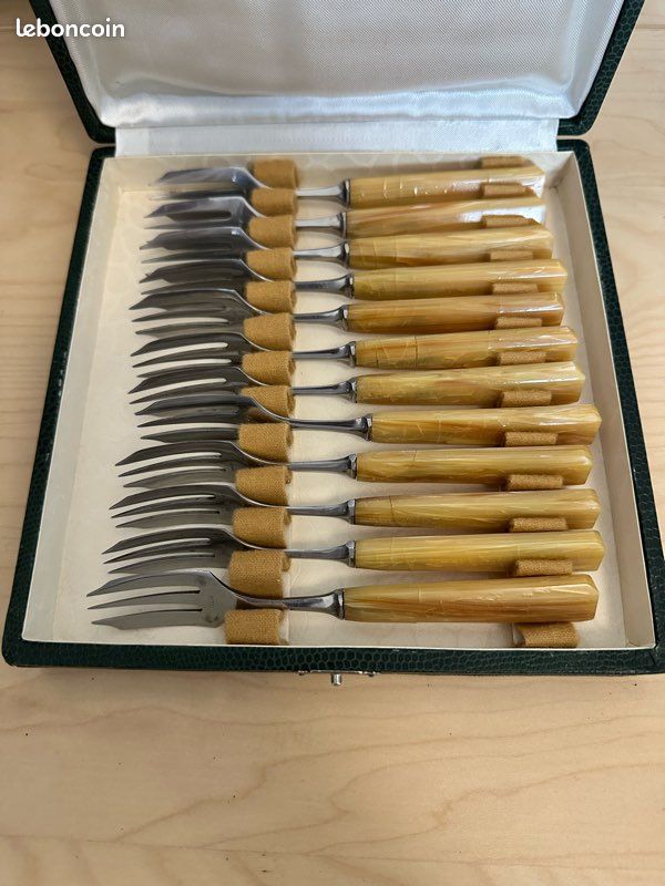 Set de 12 fourchettes à dessert (image 1)