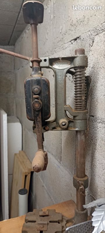 Outil ancien chignole perceuse à main et sa colonne (image 2)