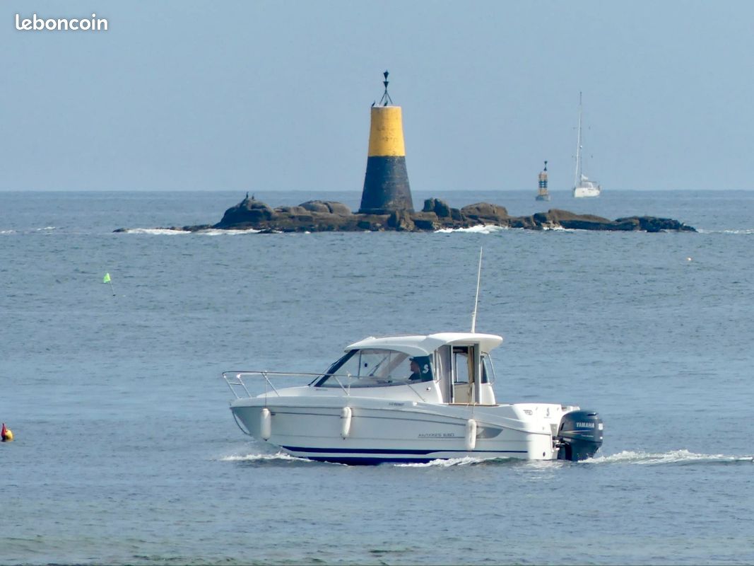 Bénéteau Antares 6.80 + Yamaha 115 CV (303 h) — Très bon état, historique complet (image 1)