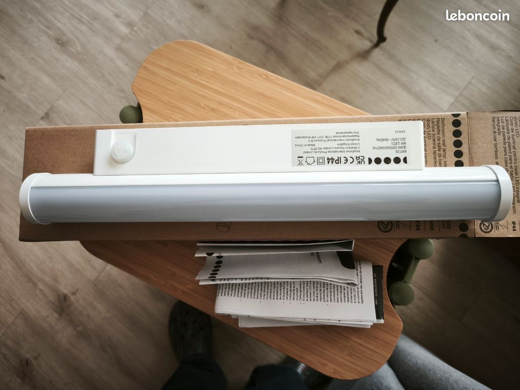 Réglette lumineuse led de salle de bain (image 1)