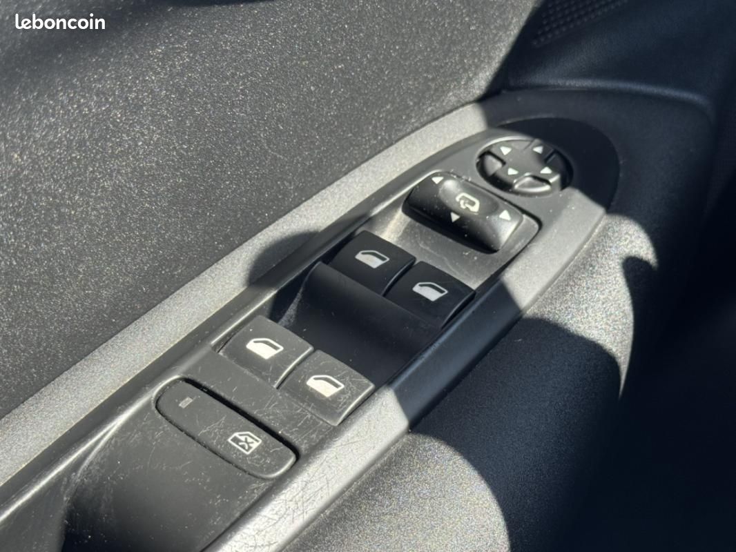 Citroën C4 e-HDi 115 Exclusive + ETG6 (image 13)