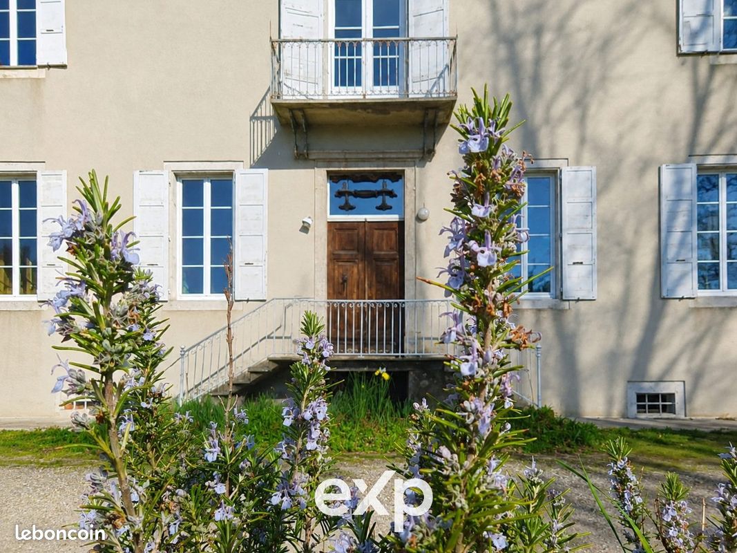 Maison 14 pièces 457 m² · à Sainte-Hélène-du-Lac · 457 m² · 730 000 €
