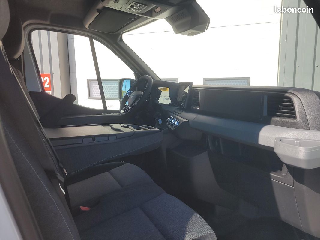 RENAULT MASTER IV 3T5 L2H2 FOURGON 2.0 Blue DCI 170 AUTO EXTRA 03 PLACES NEUF + CAMÉRA RECUL + CLIM AUTO + RADARS AVANT-ARRIERE-LATÉRAUX + PORTES 270 DEGRÉS + PNEUS TOUS TEMPS ( Prix Vente 33 990 HT ) (image 7)