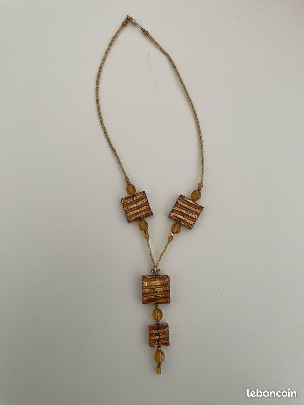 Collier perles et carres ambrés (image 4)