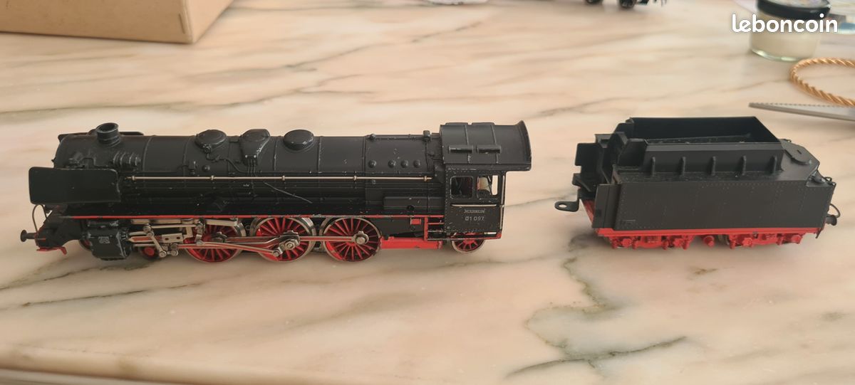 Locomotive Ancienne F800 Tender Marklin 01 097 – Train Miniature Collection