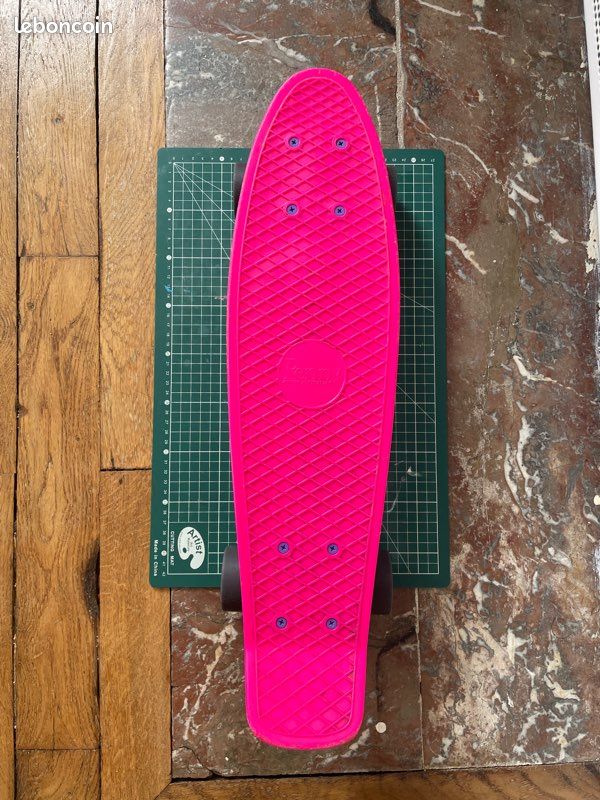 Penny Board Small – couleur Néon Rose (image 2)