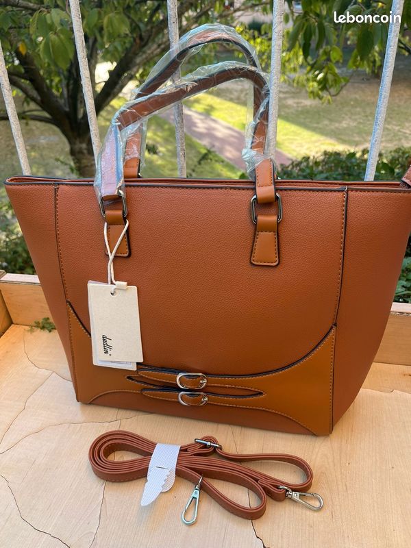 Sac à main pratique camel neuf avec étiquette Accessoires