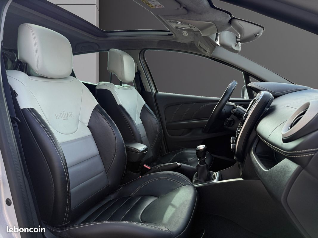 RENAULT CLIO 1.2 TCE 120 INITIALE PARIS 118Ch Sièges chauffants Système Bose Garantie 12 mois (image 10)