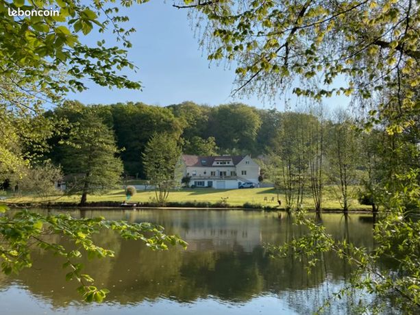 Maison avec étang dans l'Oise