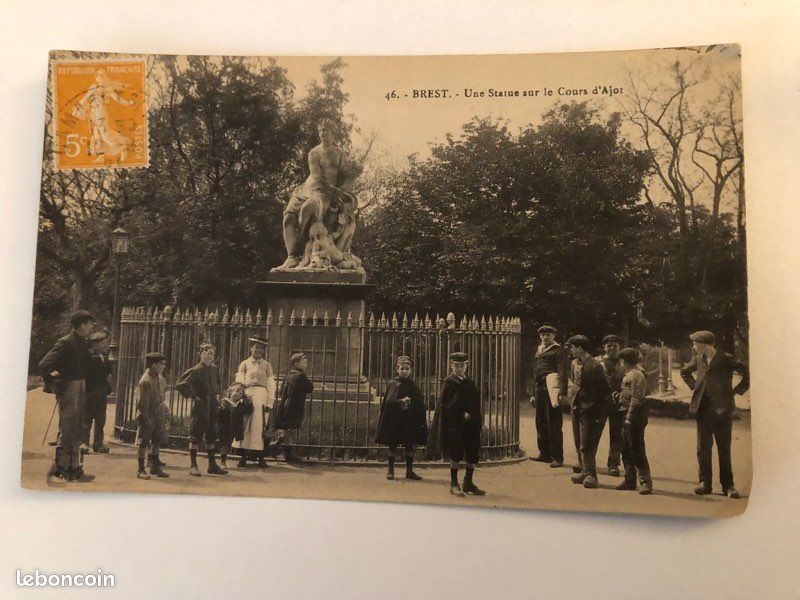 29- BREST- Une statue sur le Cours d’Ajor (image 1)