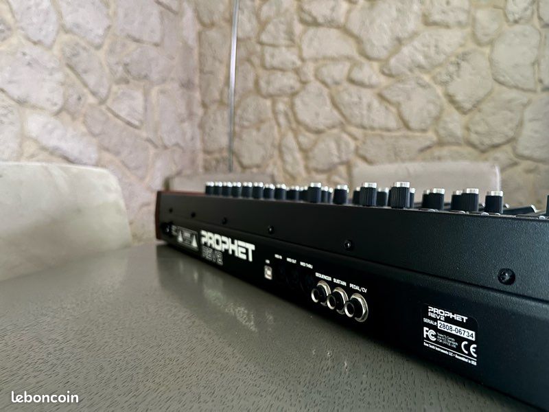 Sequential® Prophet REV2 + flight case (image 5)