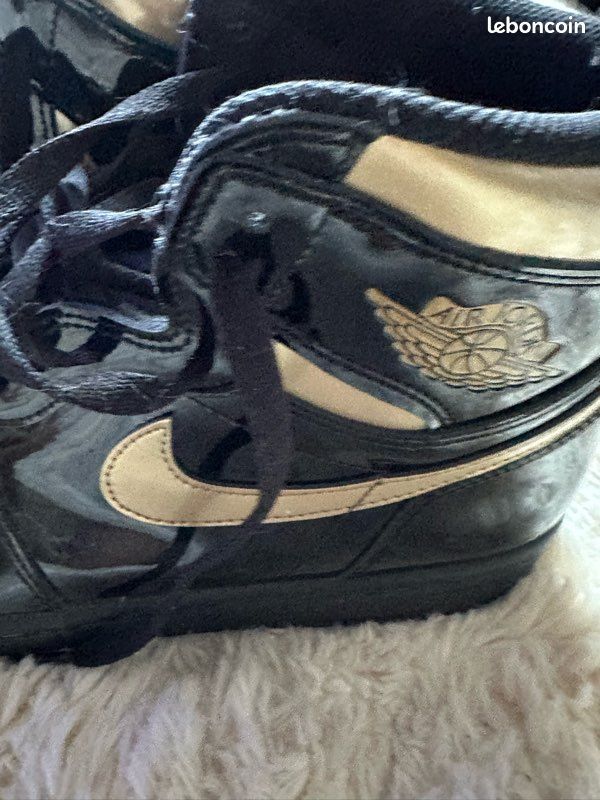 Jordan 1 Retro High Black Metallic Gold (2020) (image 10)